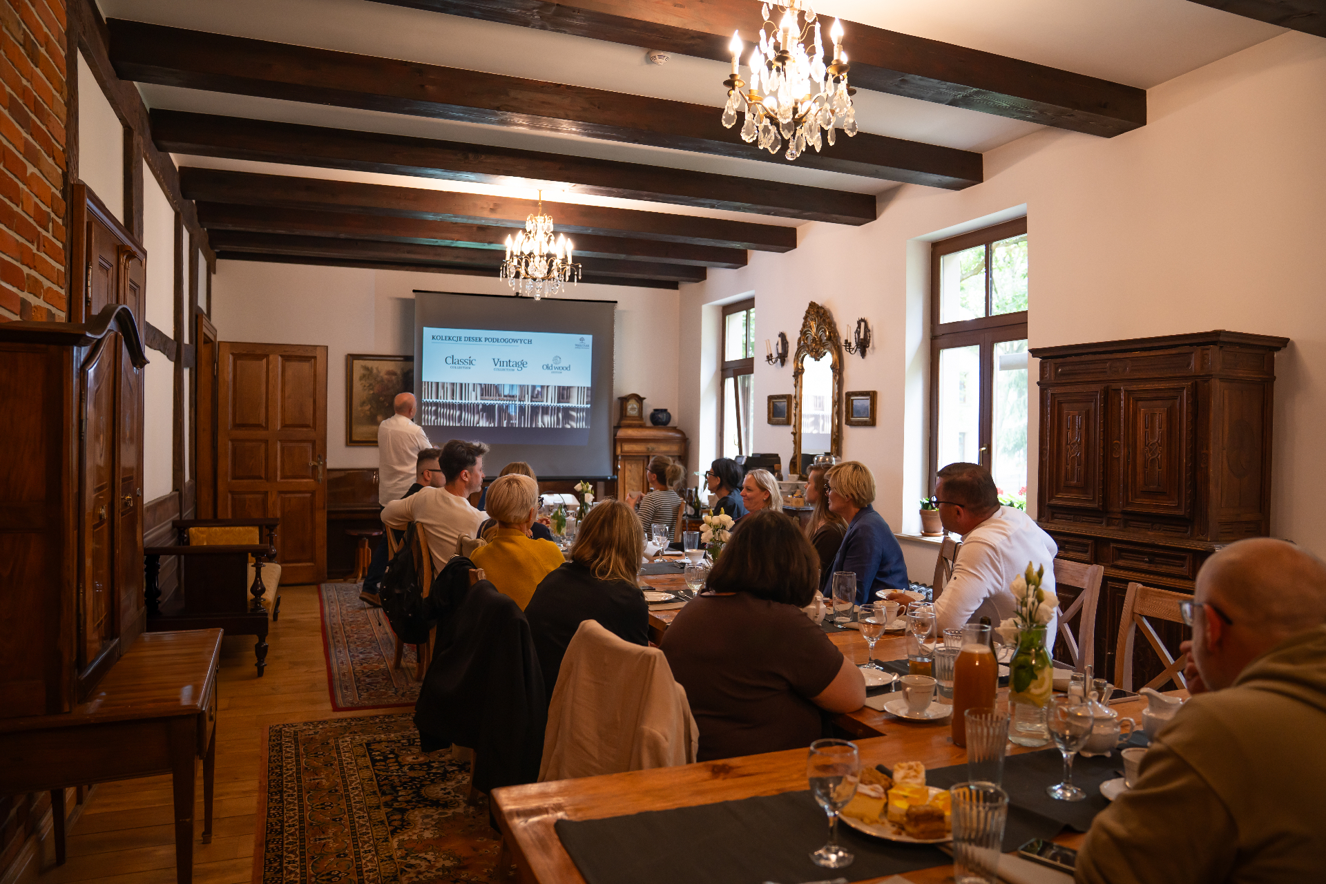Presentation of floorboard collections to partners