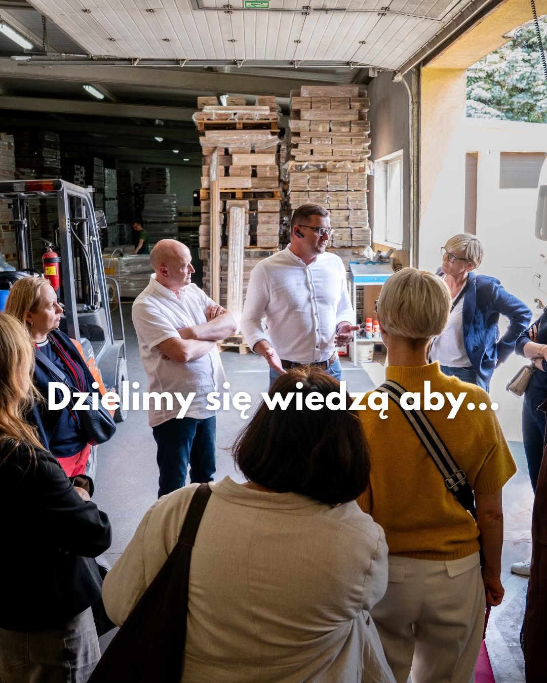 Guests learn about the floor production process at the WALCZAK factory